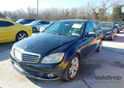 2008 Mercedes-Benz C 300 Luxury/Sport z USA, uszkodzony, nr VIN WDDGF54X28F171008
